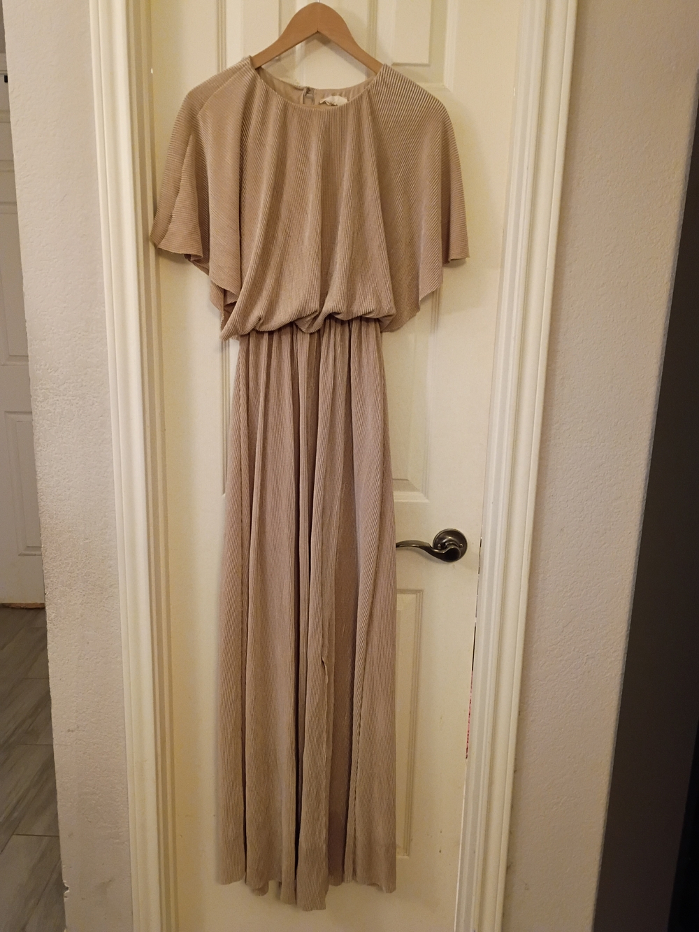 Bella Ella Classy Flowy Beige Stretchy Dress Size Small